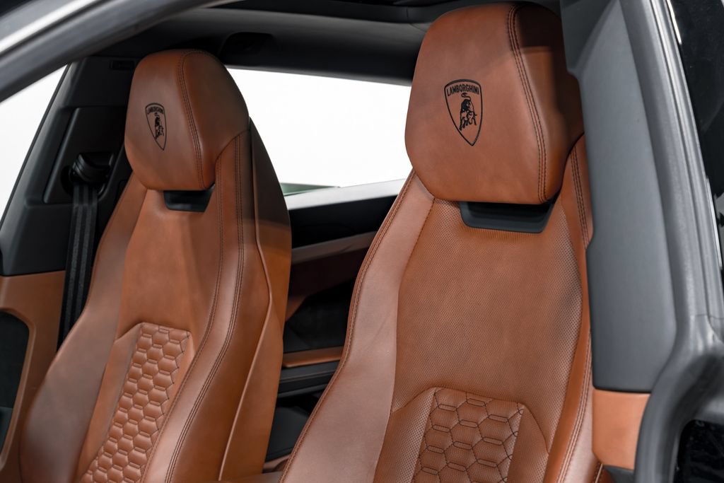 Used 2022 Lamborghini Urus AWD/4WD image 19