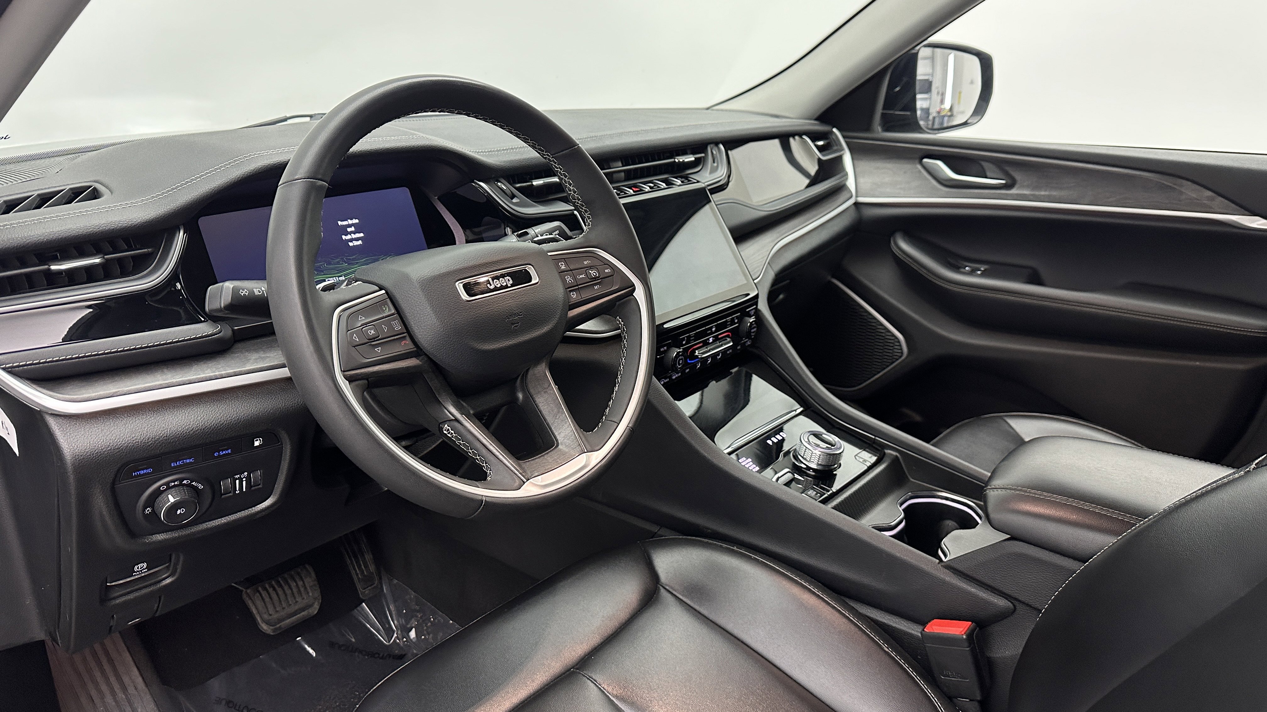 Used 2024 Jeep Grand Cherokee Limited 4xe image 11