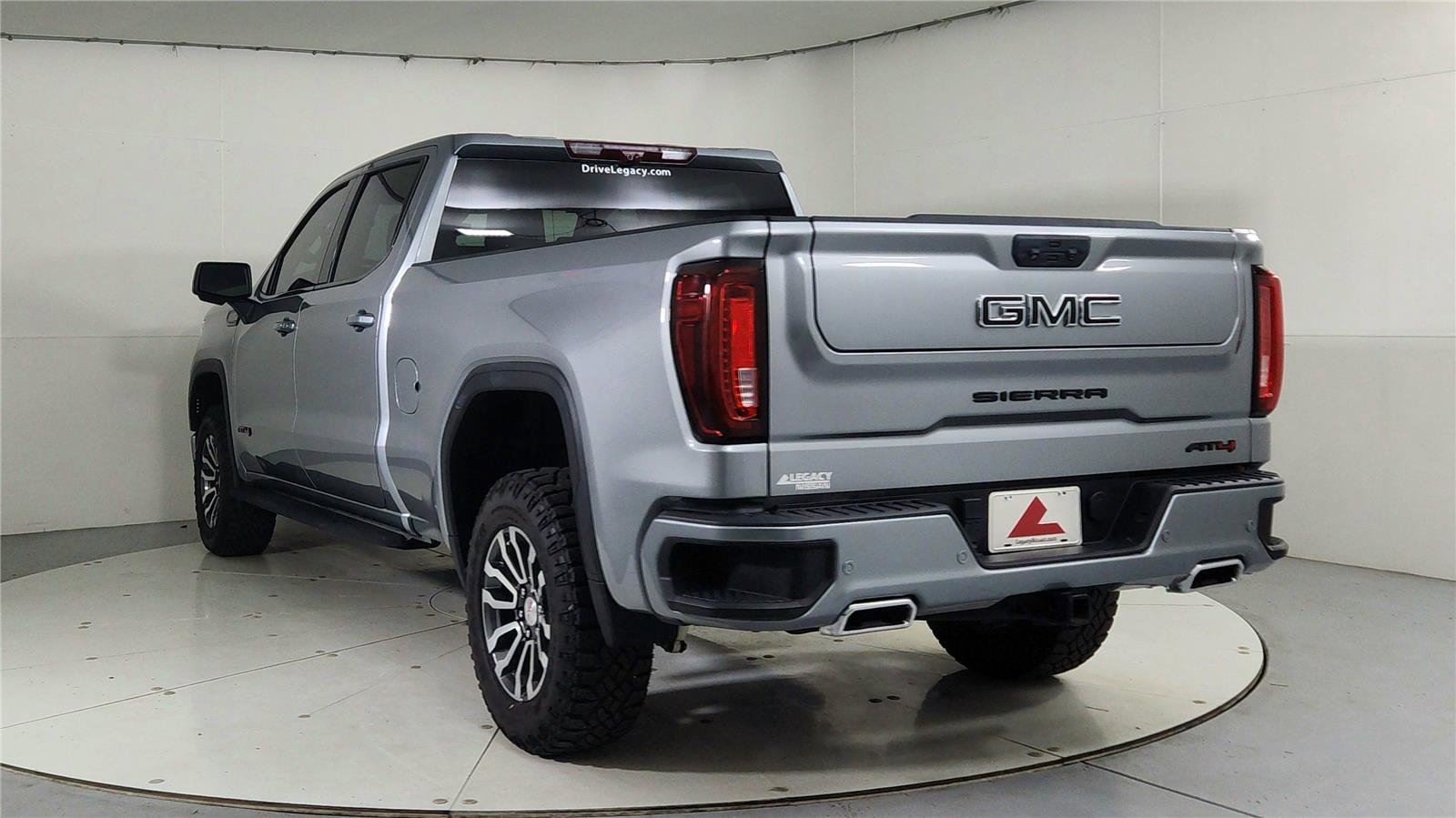 Used 2023 GMC Sierra 1500 AT4 w/ Technology Package image 5