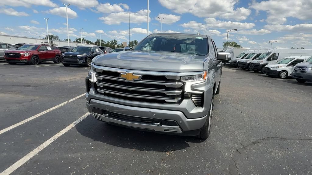 Used 2024 Chevrolet Silverado 1500 High Country AWD/4WD image 3
