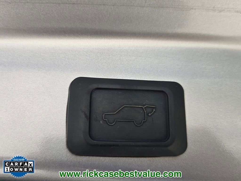 Used 2023 Toyota RAV4 XLE w/ Convenience Package image 16