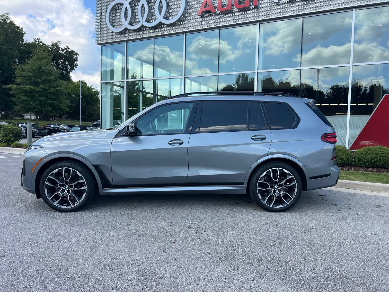 Used 2024 BMW X7 M60i w/ Executive Package AWD/4WD image 5