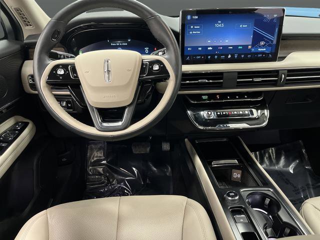 Used 2025 Lincoln Corsair Reserve w/ Towing Package image 5