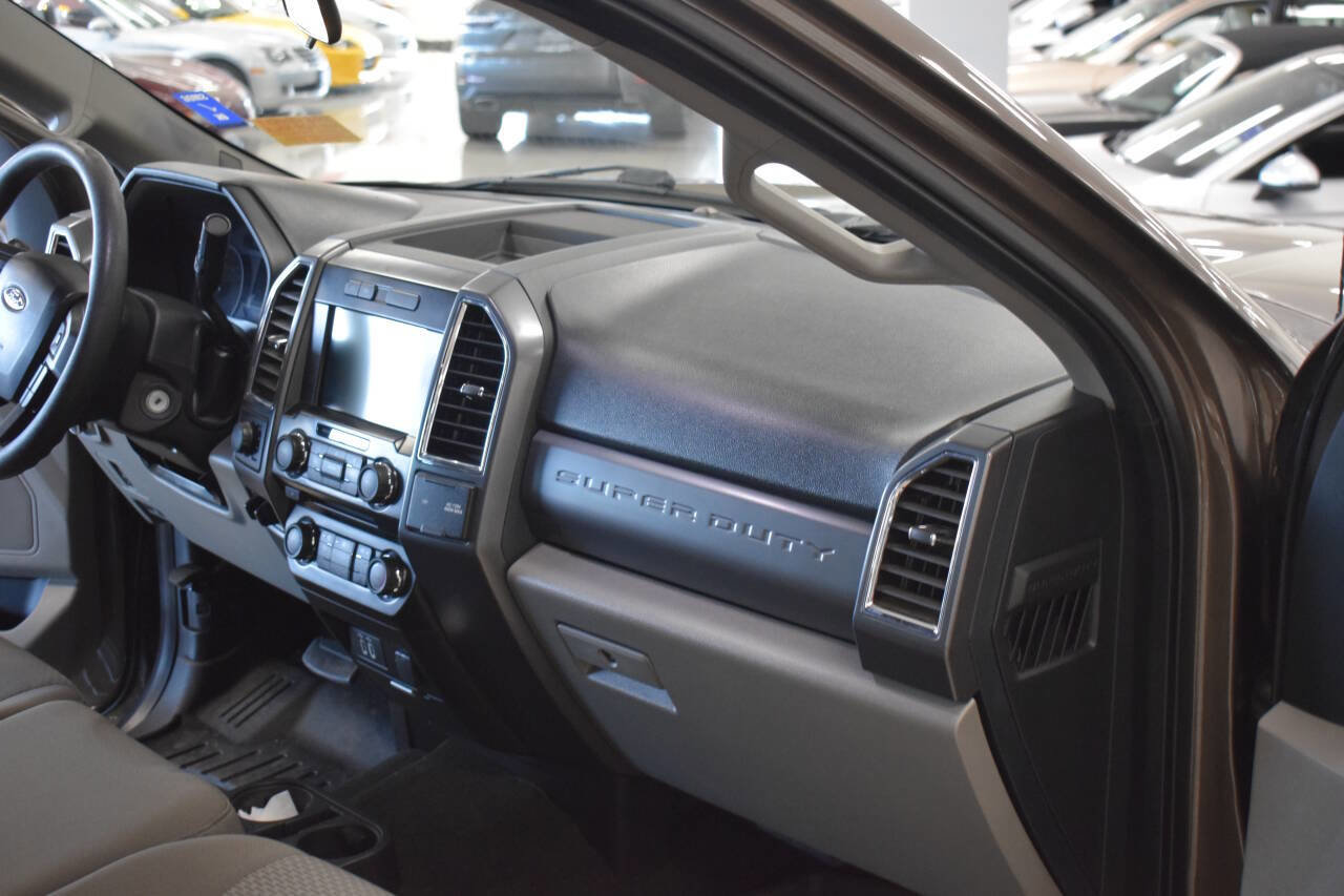 Used 2017 Ford F350 XLT w/ XLT Premium Package image 43