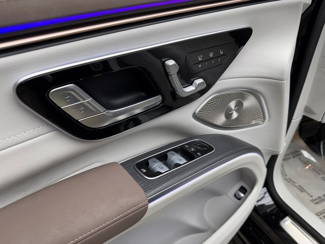 Used 2023 Mercedes-Benz EQS 580 4MATIC SUV image 11