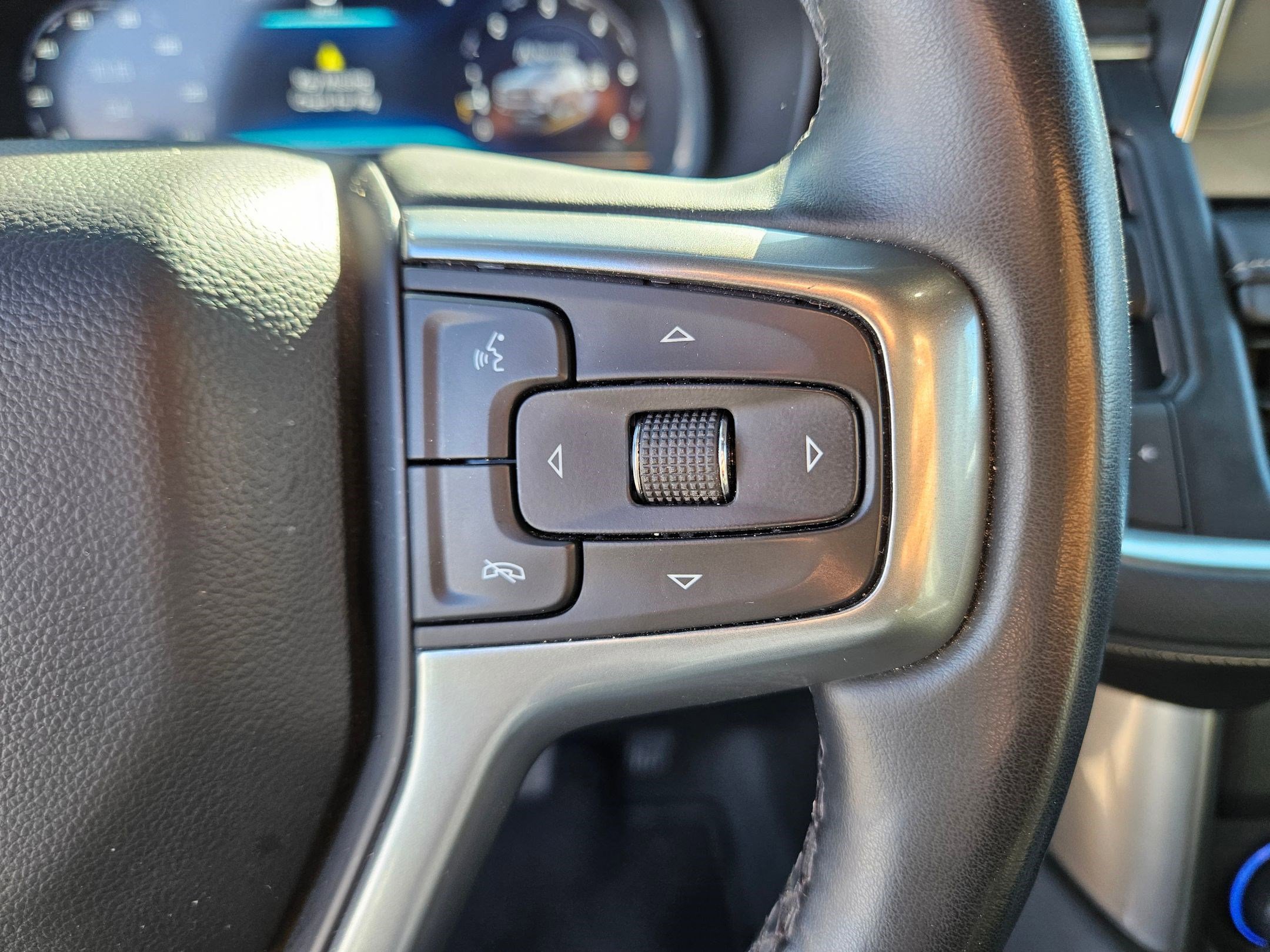 Used 2024 Chevrolet Suburban Premier image 18