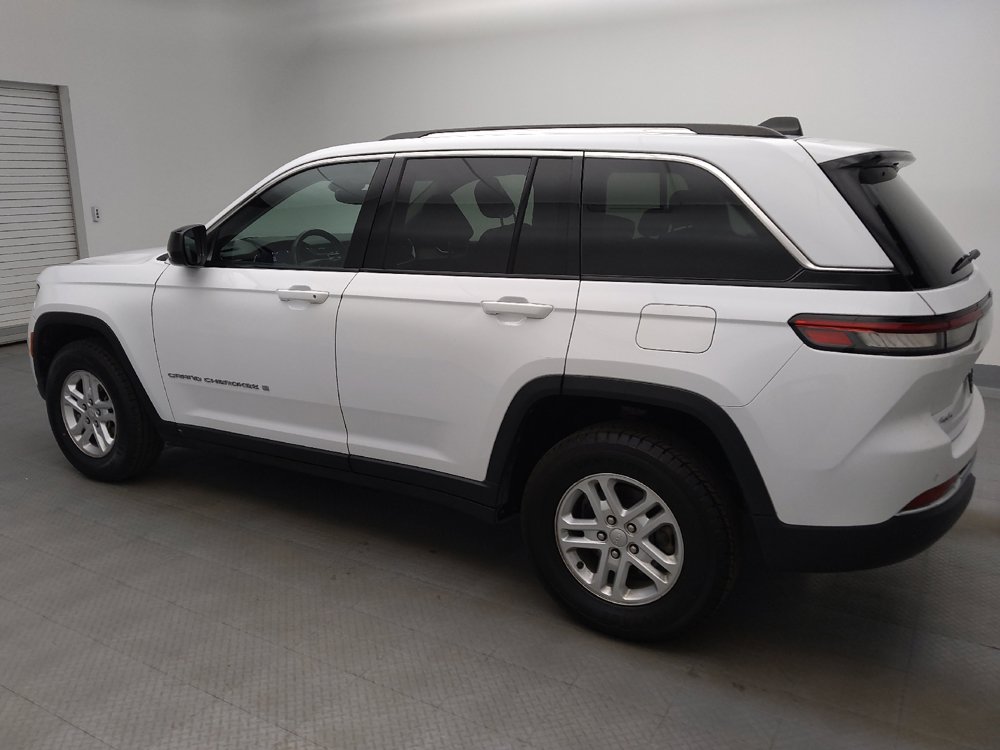 Used 2022 Jeep Grand Cherokee Laredo w/ Luxury Tech Group I AWD/4WD image 3