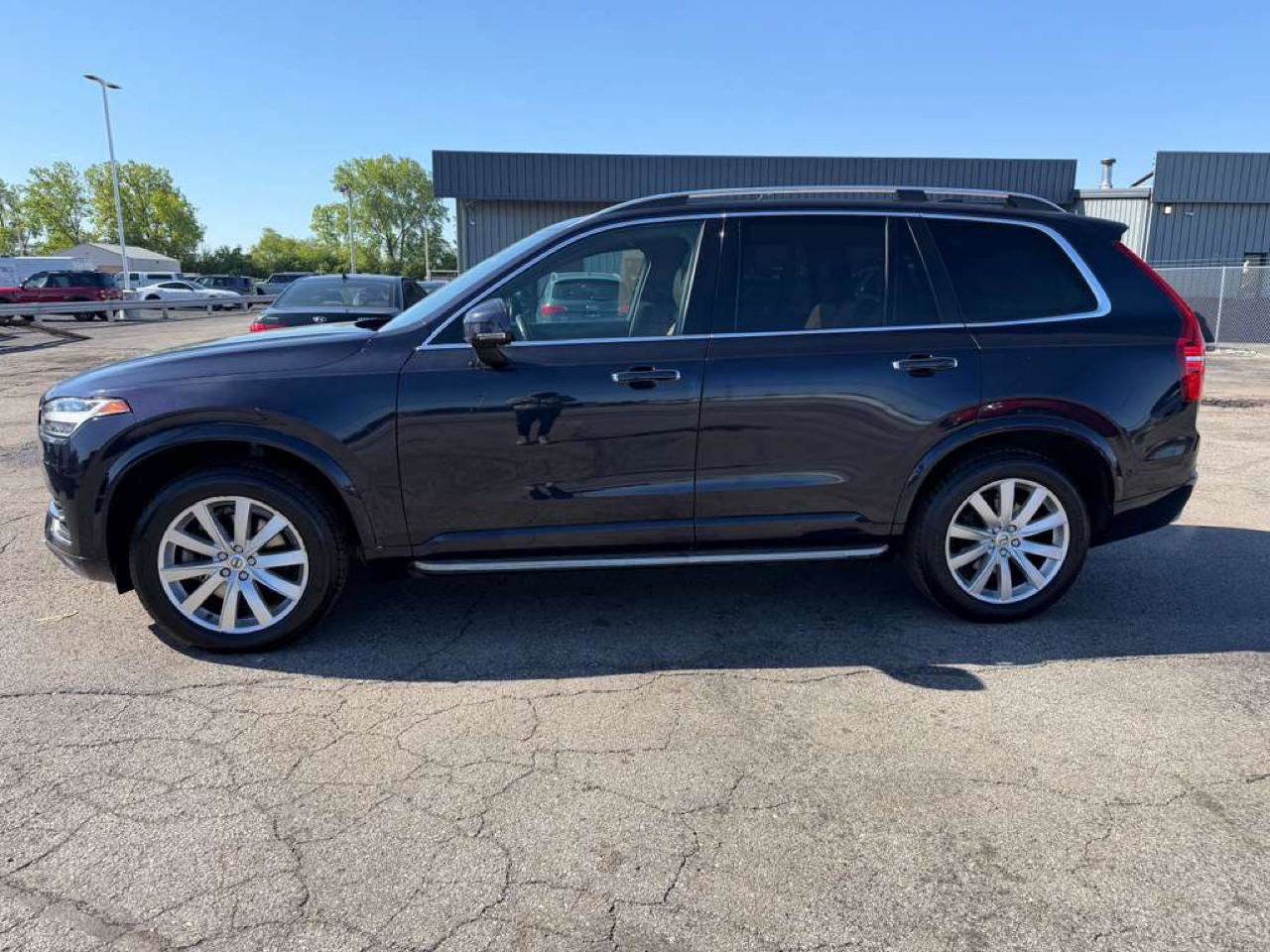 Used 2016 Volvo XC90 T6 Momentum w/ Momentum Plus Package AWD/4WD image 5
