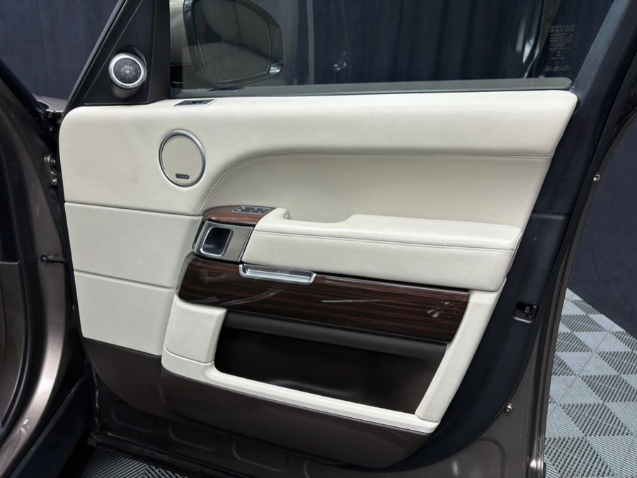 Used 2017 Land Rover Range Rover HSE image 26