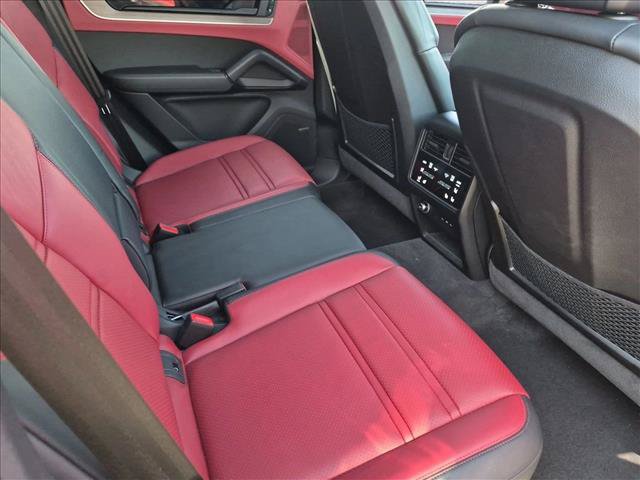 Used 2024 Porsche Cayenne AWD/4WD image 17