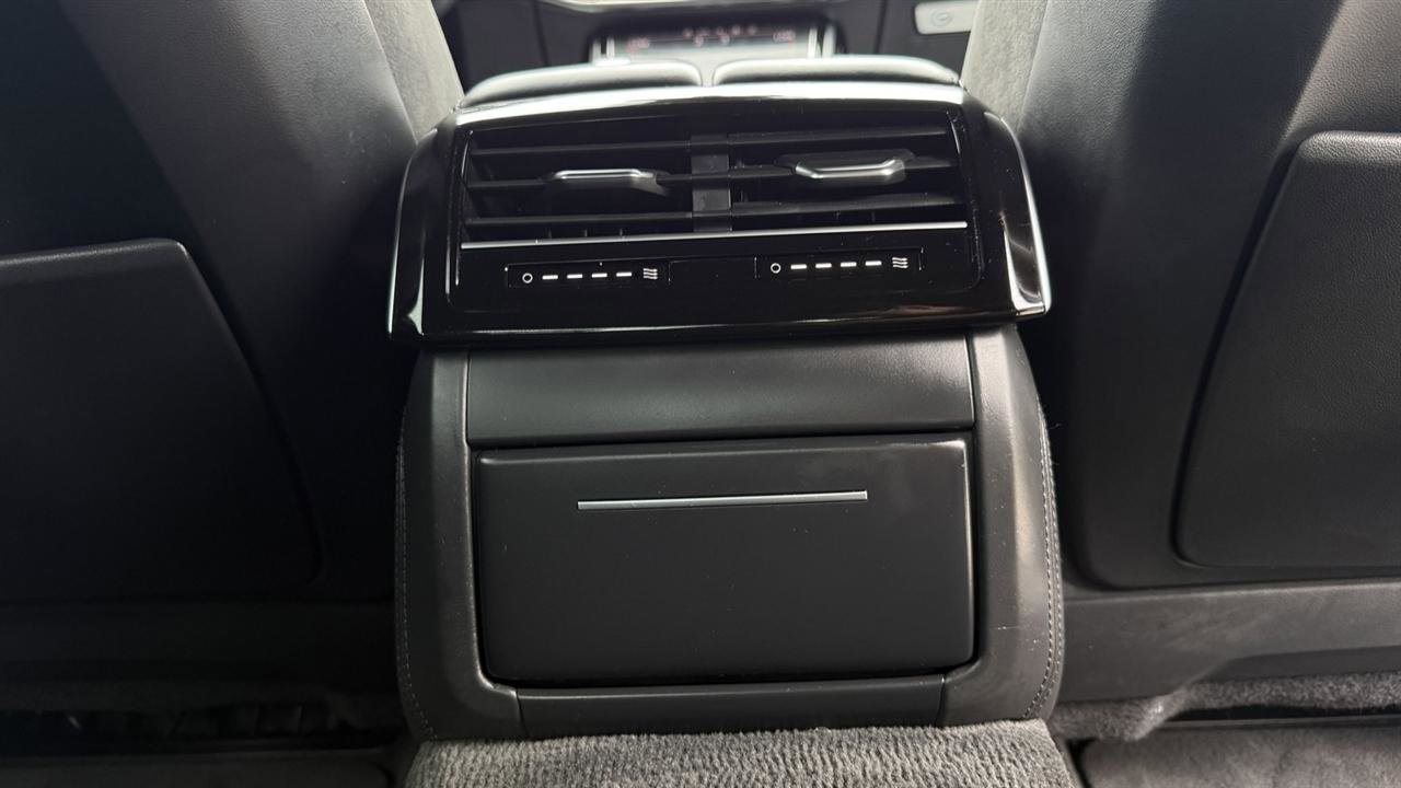 Used 2021 Audi S8 L AWD/4WD image 40