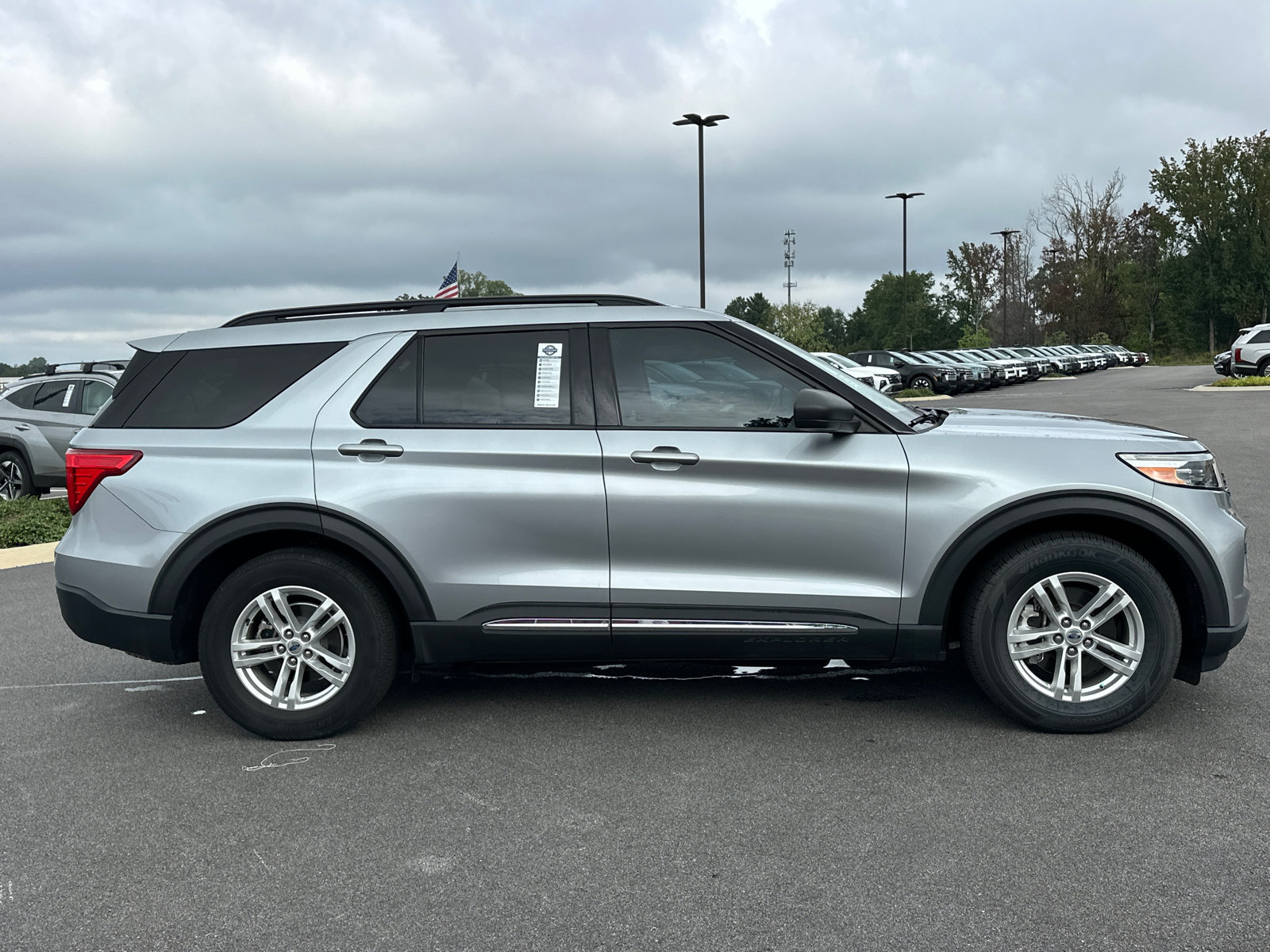 Used 2022 Ford Explorer XLT RWD image 9