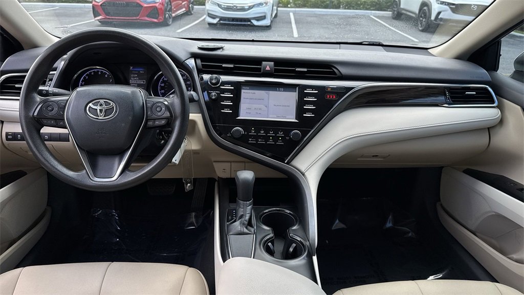Used 2018 Toyota Camry LE image 15