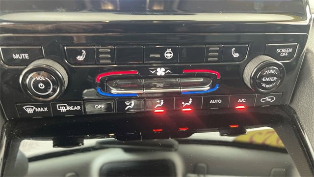 Used 2023 Jeep Grand Cherokee L Limited w/ Black Appearance Package image 40