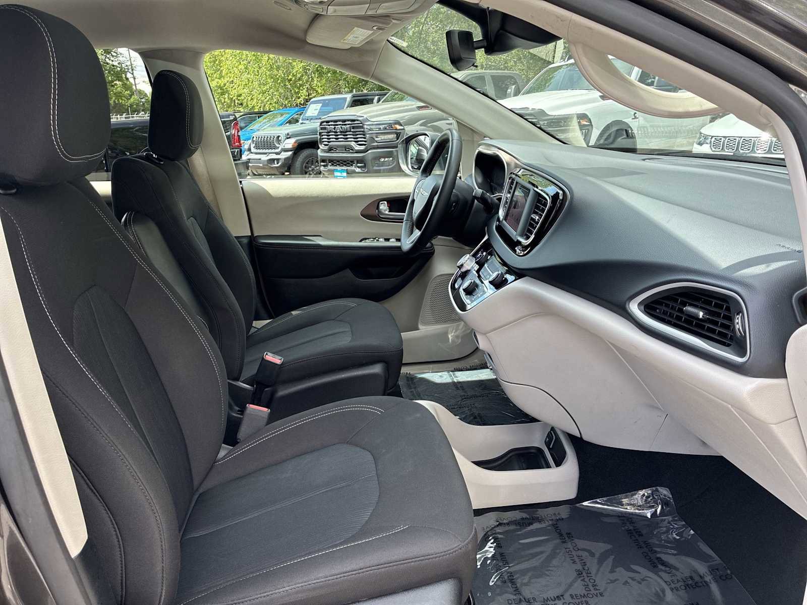Certified 2023 Chrysler Voyager LX FWD image 25