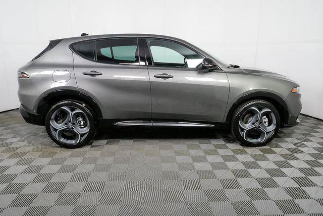 New 2026 Alfa Romeo Tonale w/ Black Premium Package AWD/4WD image 28