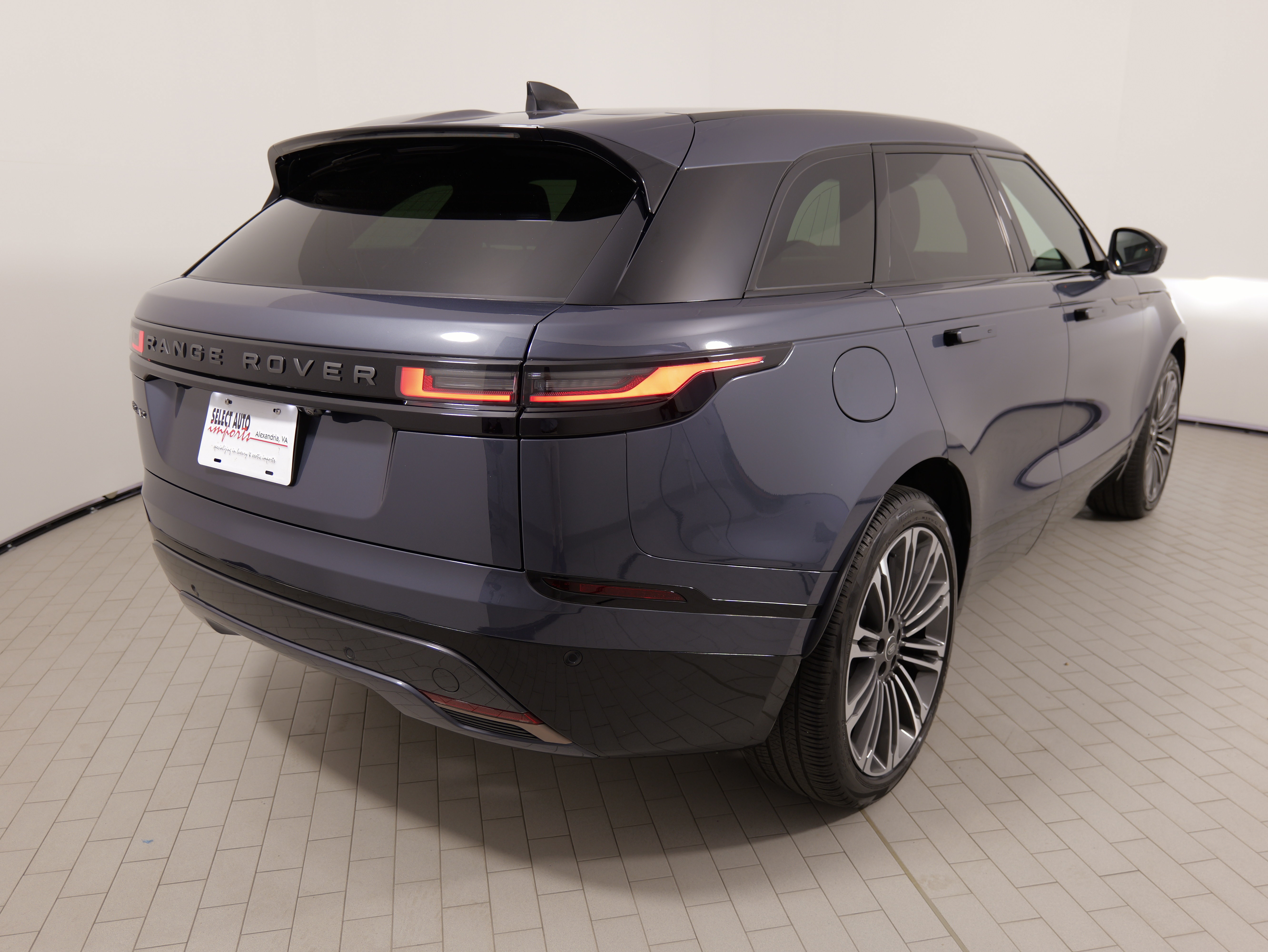 Used 2024 Land Rover Range Rover Velar Dynamic SE AWD/4WD image 13