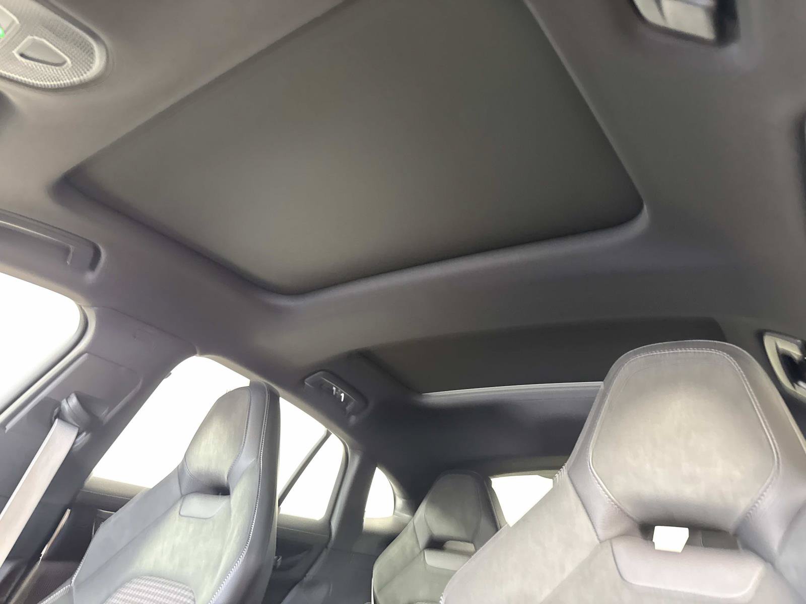 Used 2025 Porsche Panamera RWD image 18