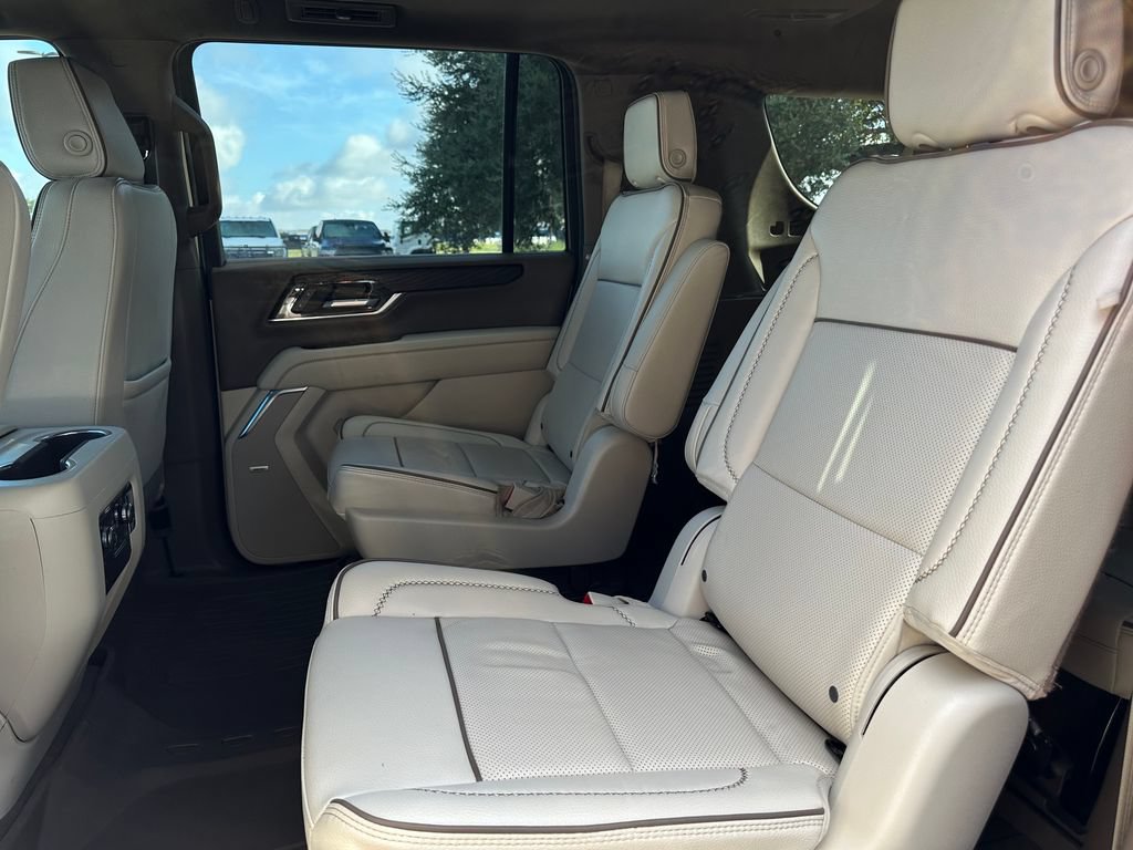 Used 2025 GMC Yukon XL Denali w/ Sun & Power Step Package AWD/4WD image 15
