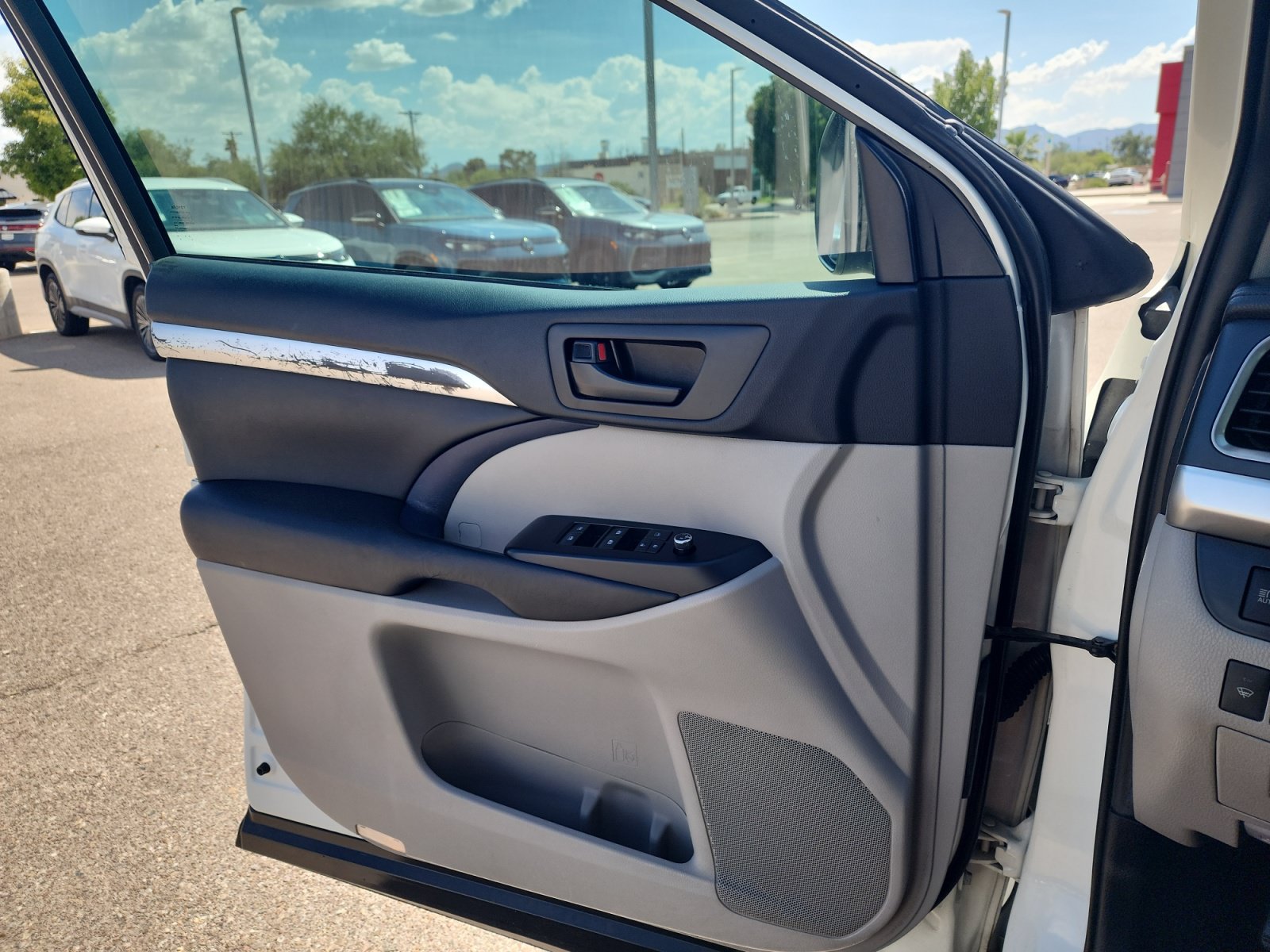 Used 2019 Toyota Highlander Plus AWD/4WD image 13