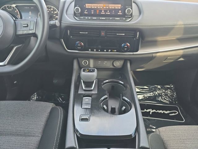 Used 2022 Nissan Rogue SV FWD image 3