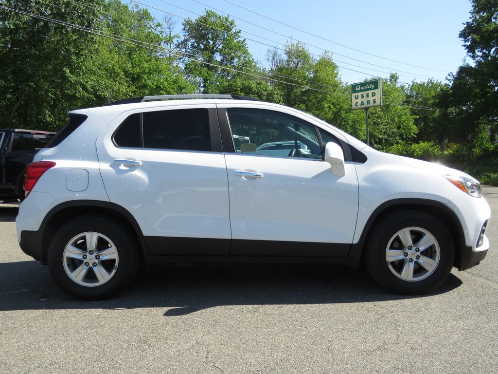 Used 2018 Chevrolet Trax LT w/ LT Convenience Package FWD image 4