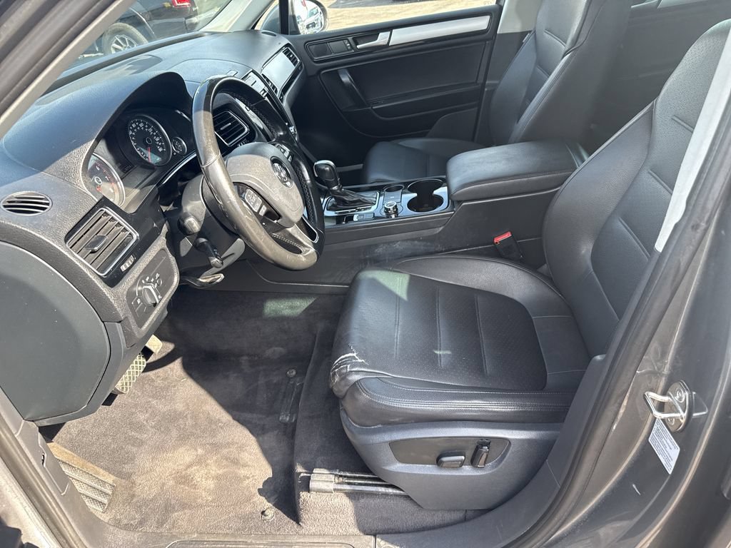 Used 2014 Volkswagen Touareg Sport AWD/4WD image 11