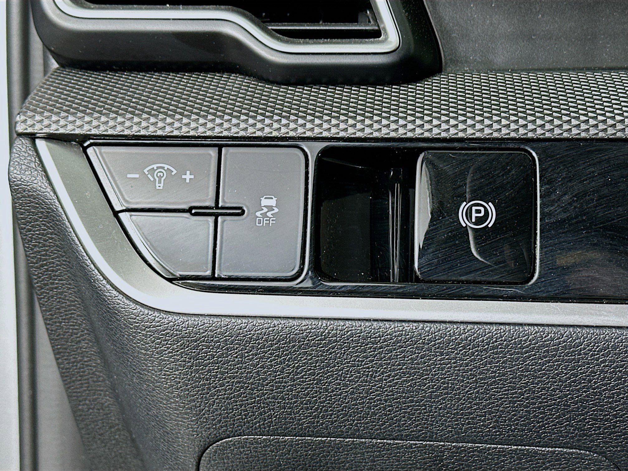 Used 2025 Kia Sportage LX image 17