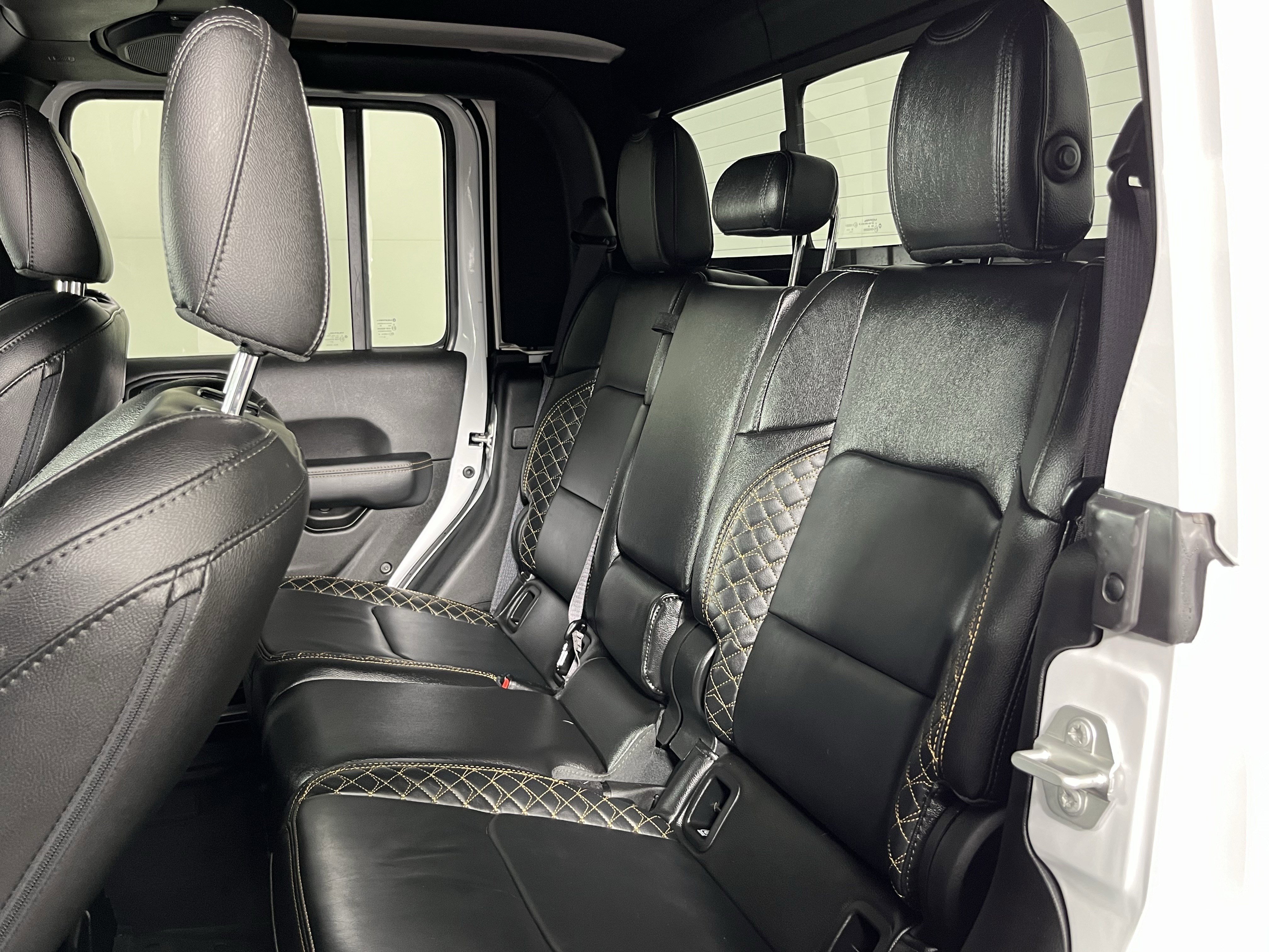 Used 2023 Jeep Gladiator Overland image 15