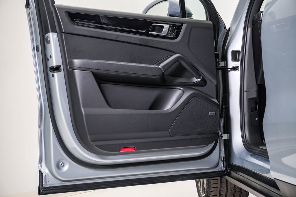 Certified 2020 Porsche Cayenne AWD/4WD image 23
