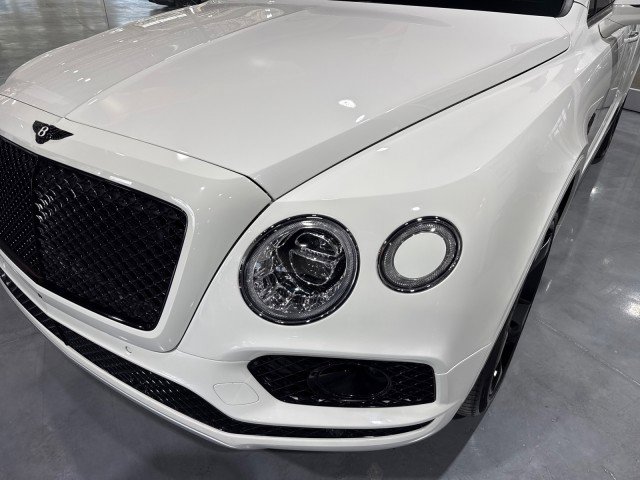 Used 2018 Bentley Bentayga image 32