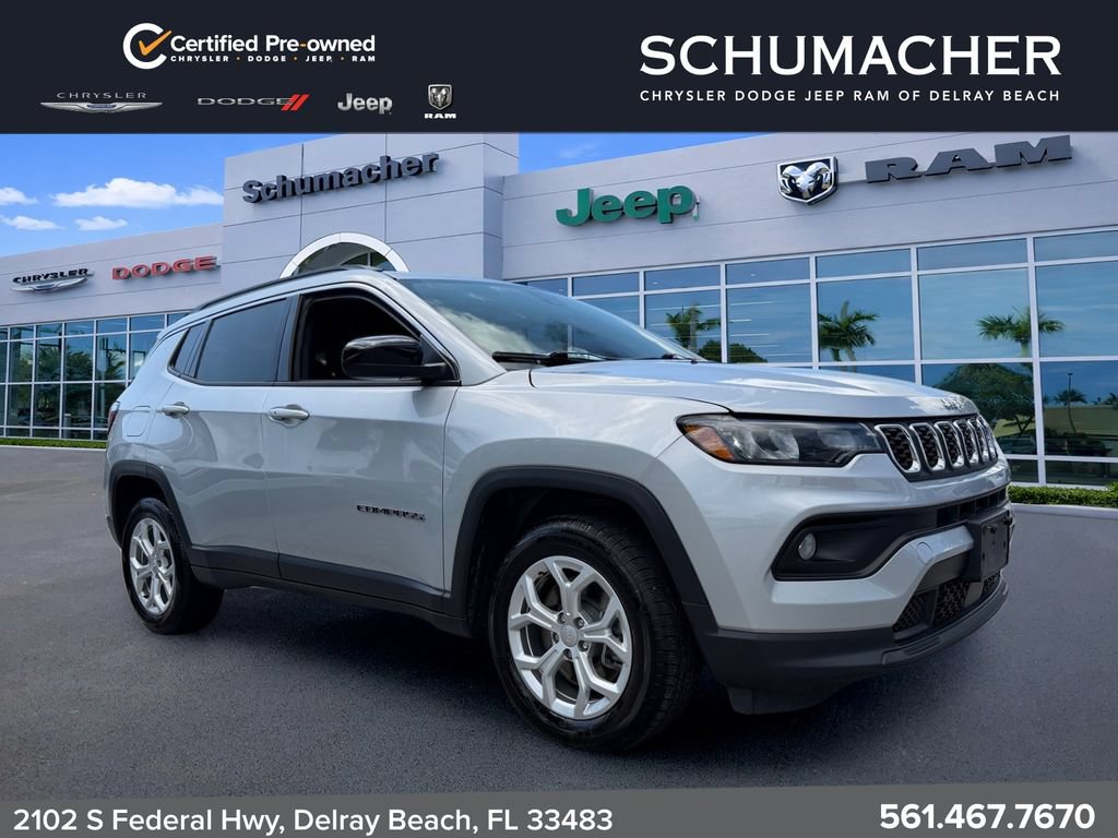 Used 2024 Jeep Compass Latitude AWD/4WD image 1