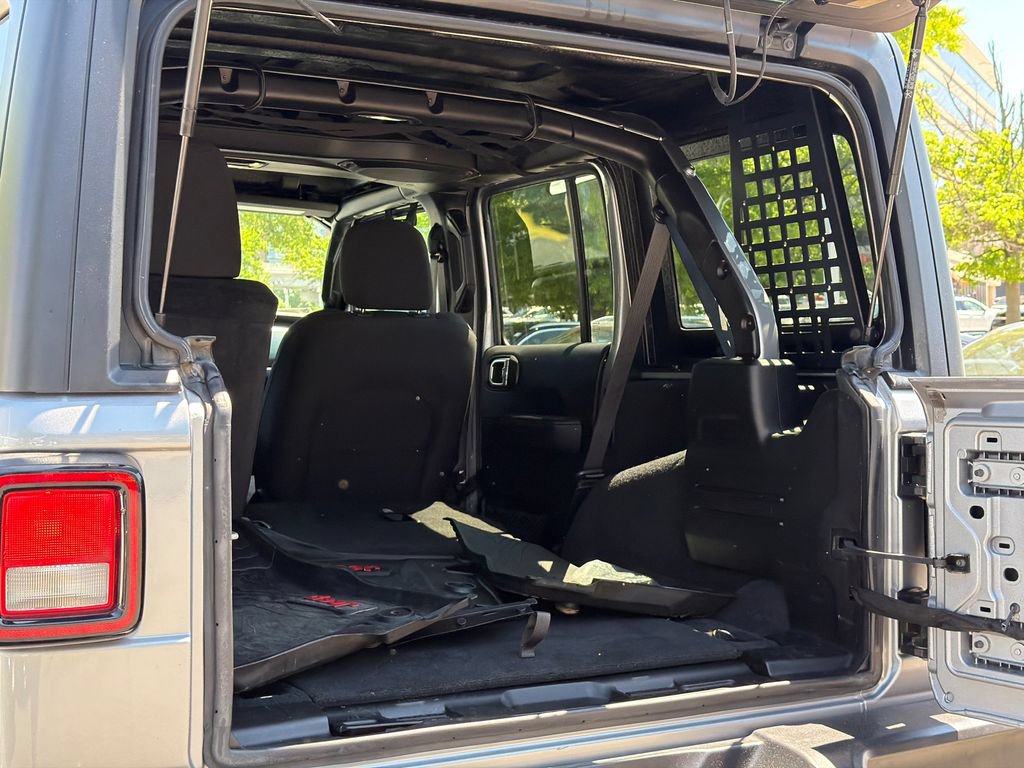 Used 2020 Jeep Wrangler Unlimited Sahara AWD/4WD image 7