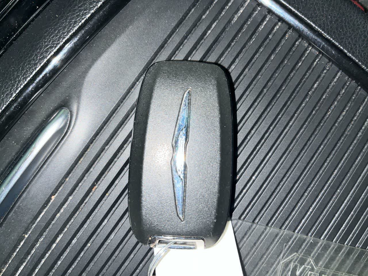 Used 2024 Chrysler Pacifica Premium FWD image 24