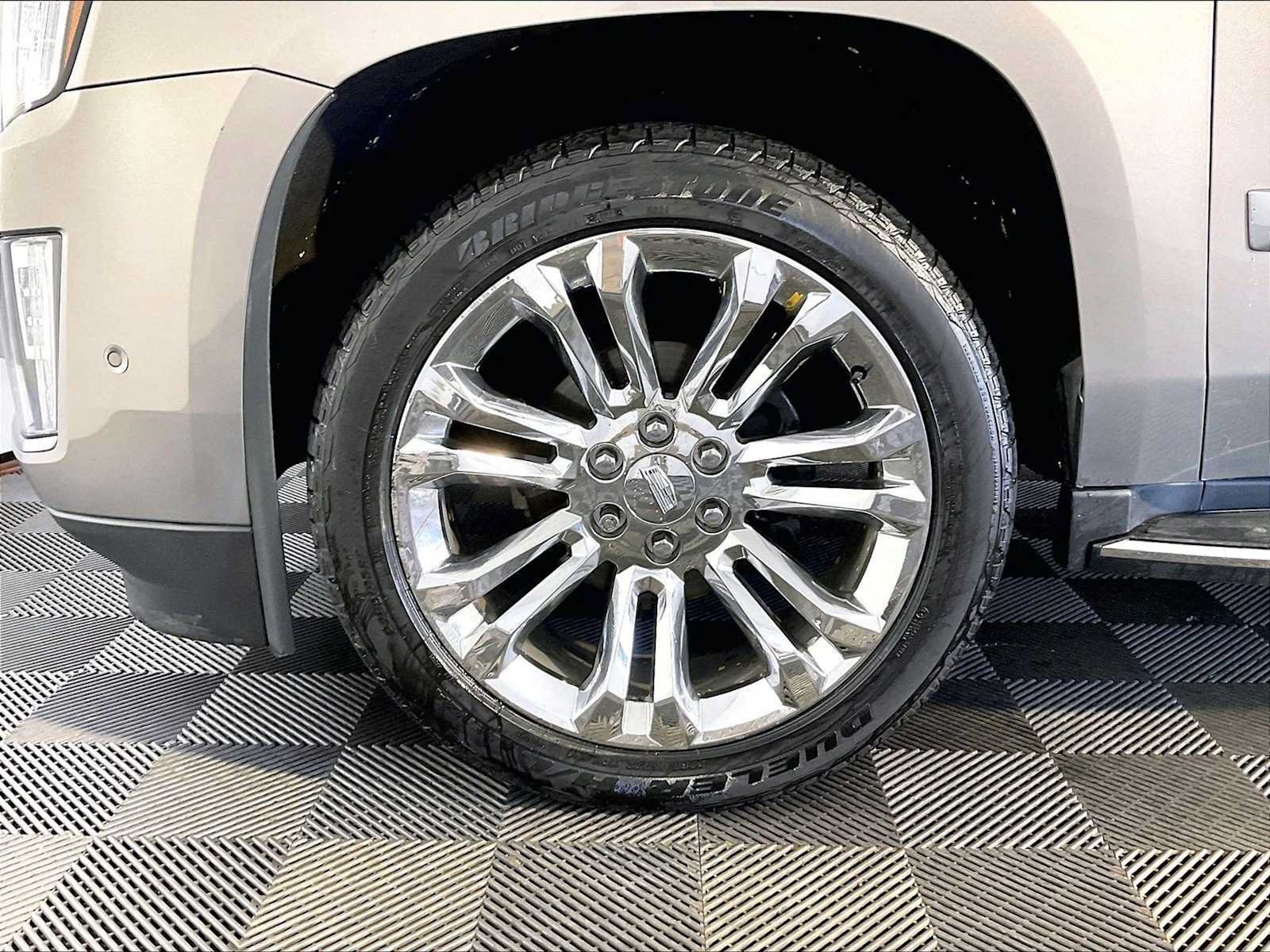 Used 2019 Cadillac Escalade ESV Premium Luxury w/ LPO, Radiant Package AWD/4WD image 11