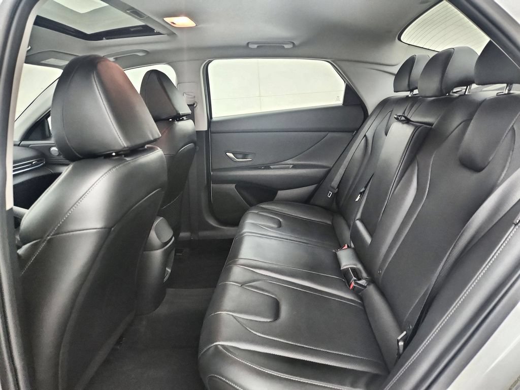 Used 2025 Hyundai Elantra Limited FWD image 34
