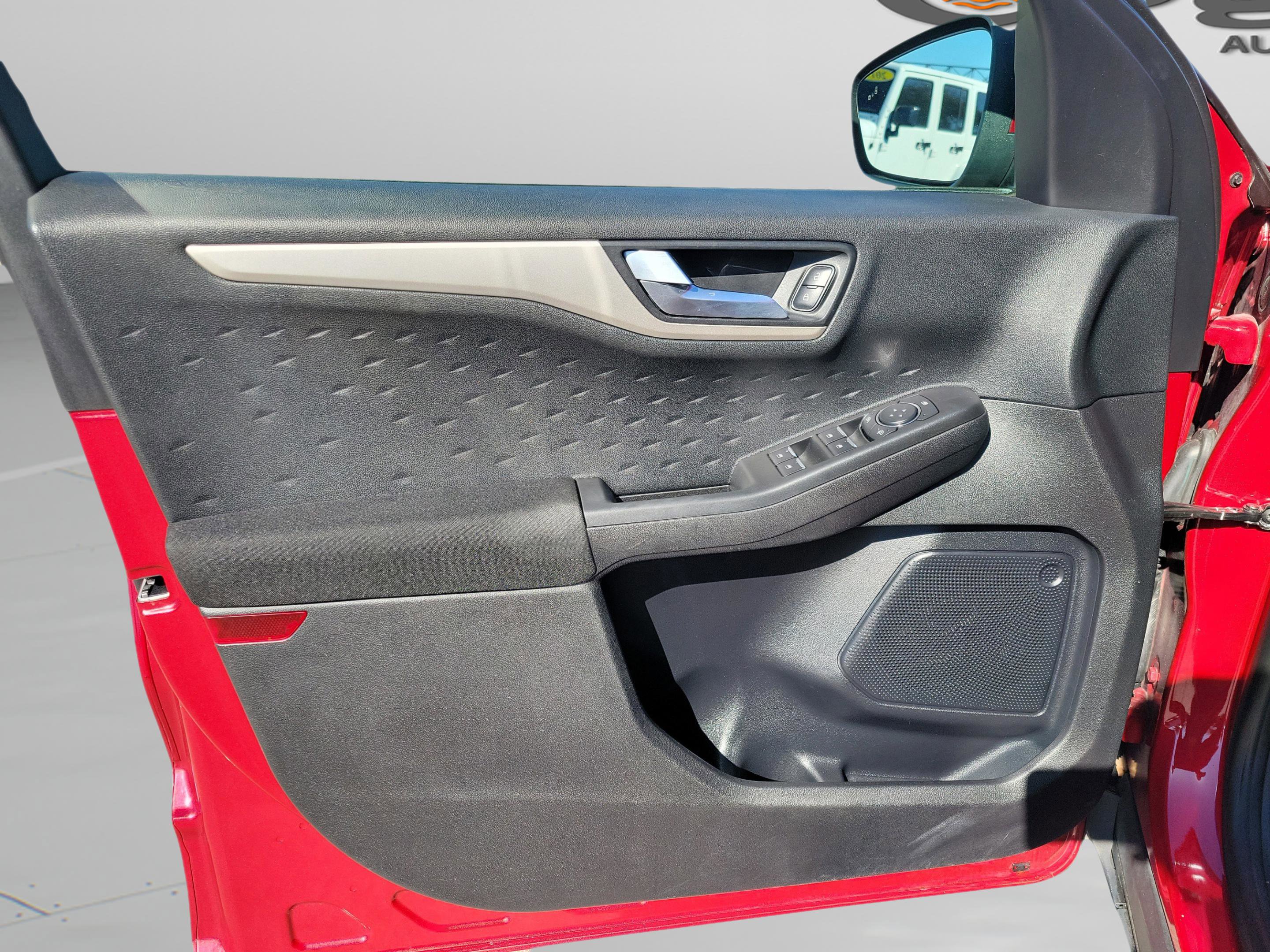 Used 2020 Ford Escape SE image 31