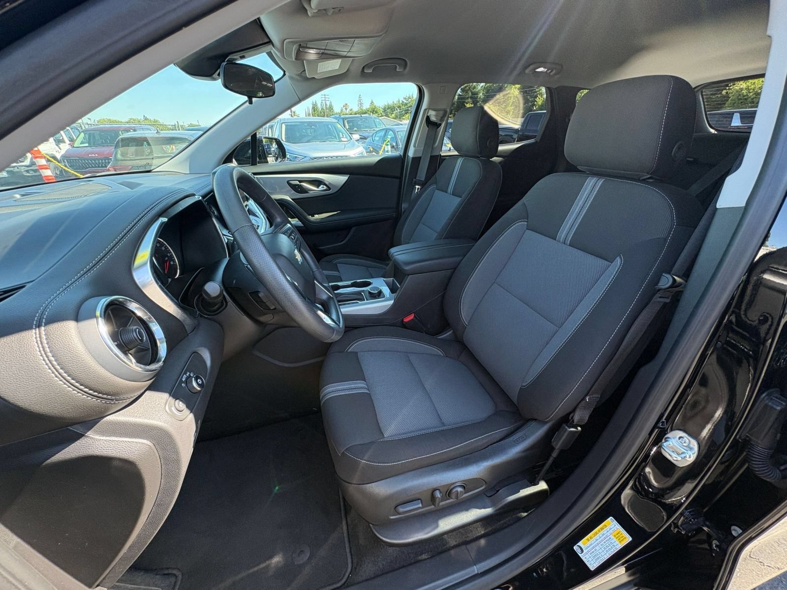 Used 2025 Chevrolet Blazer LT FWD image 38