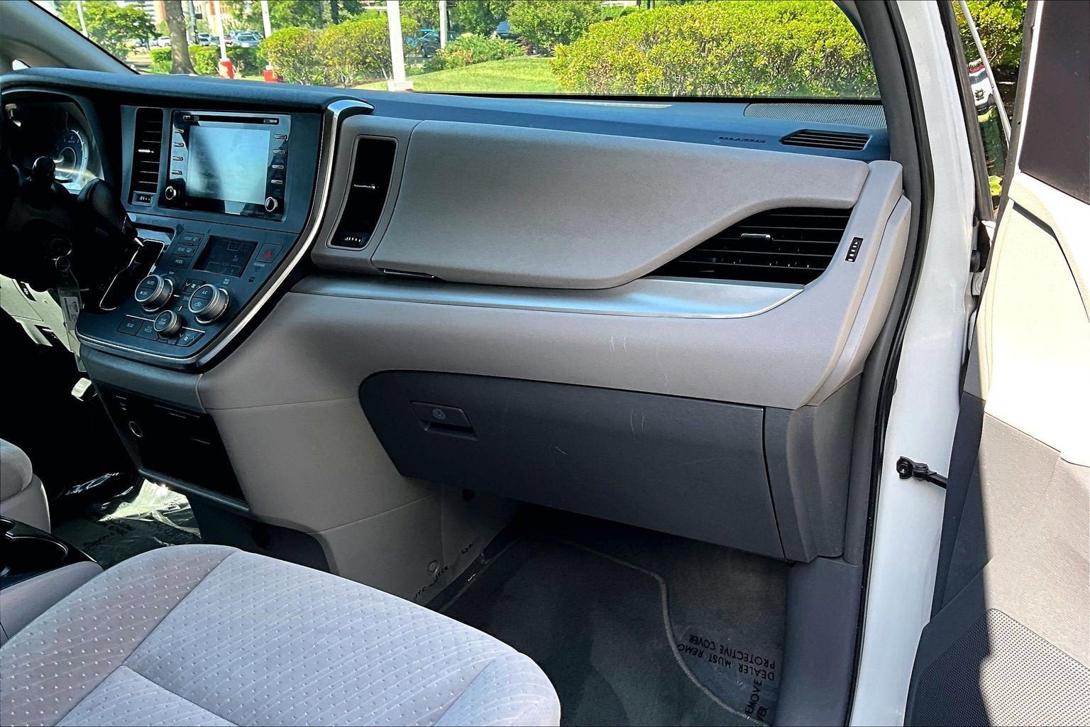 Used 2019 Toyota Sienna LE FWD image 14
