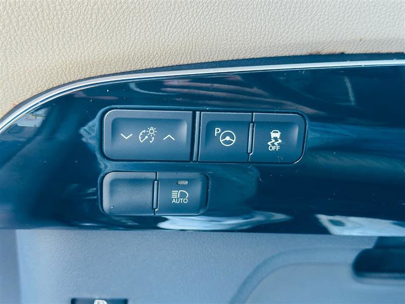 Used 2018 Toyota Prius Two image 30