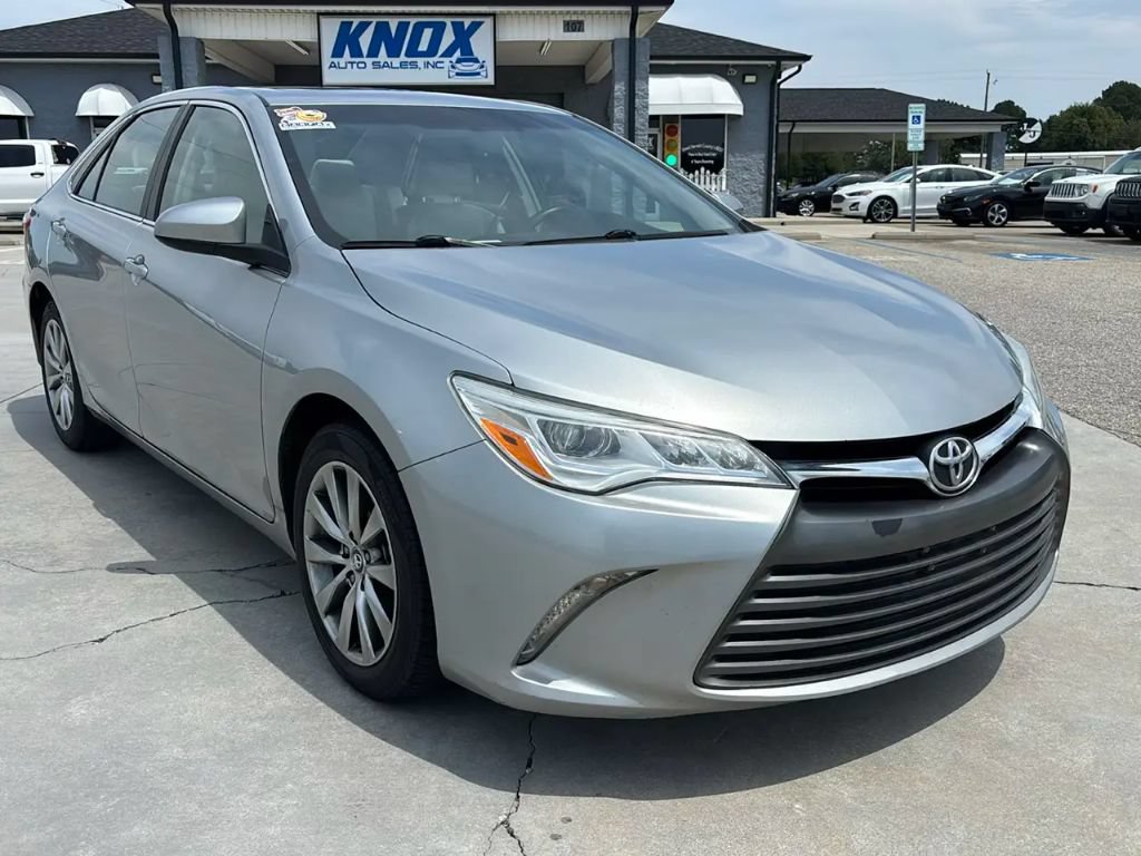 Used 2016 Toyota Camry XLE FWD image 2