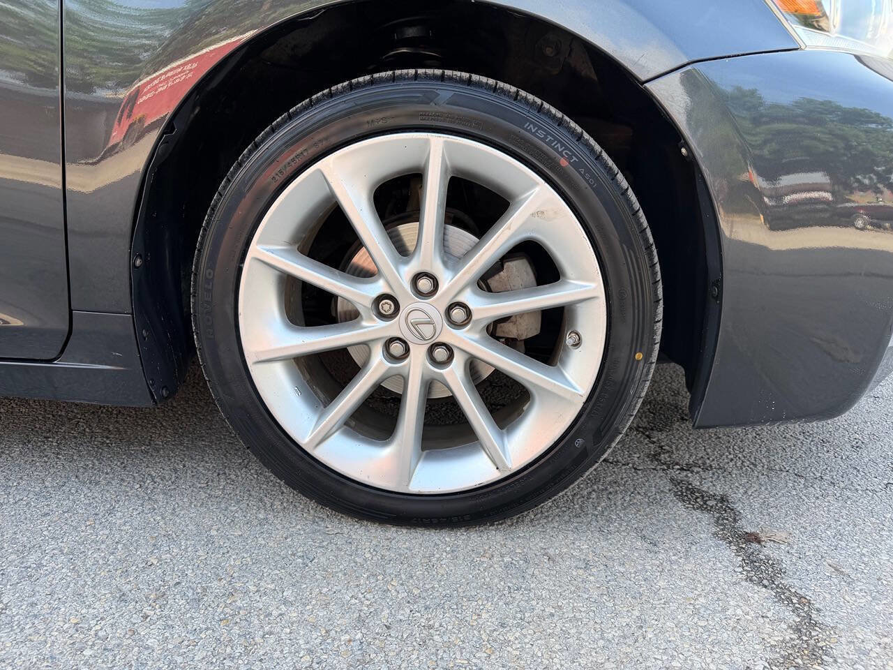 Used 2011 Lexus CT 200h Premium w/ Premium Audio Pkg FWD image 32