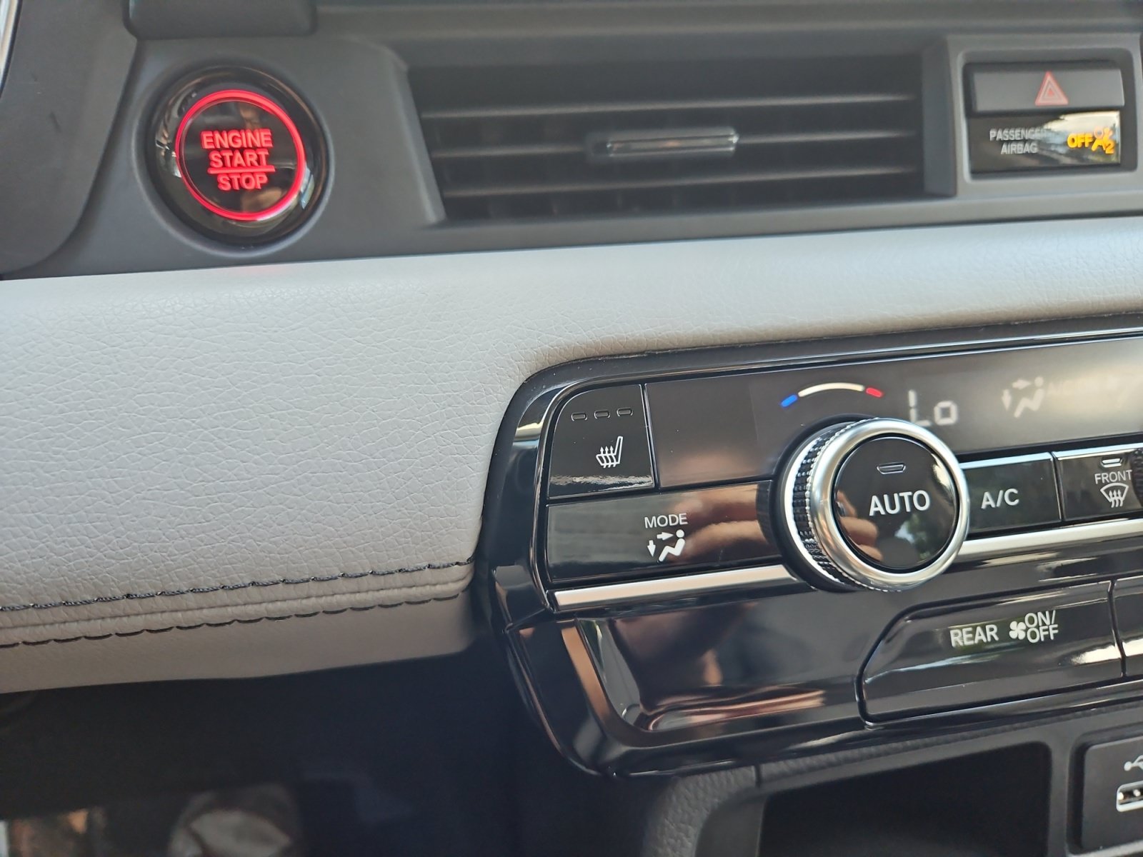 Used 2024 Honda Pilot Touring image 14
