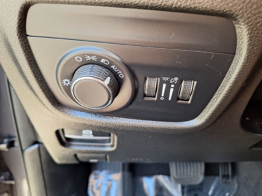 Used 2024 Jeep Grand Cherokee L Laredo AWD/4WD image 23