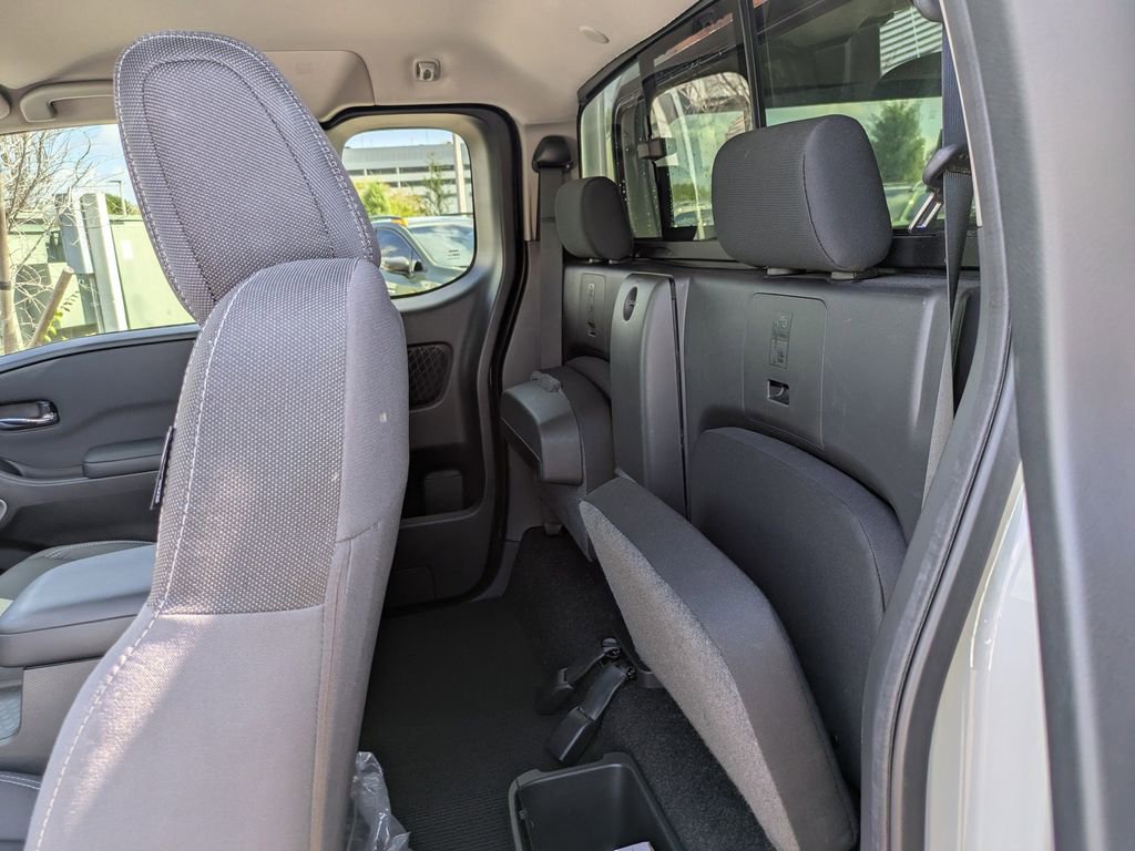 Used 2024 Nissan Frontier SV w/ SV Convenience Package image 13