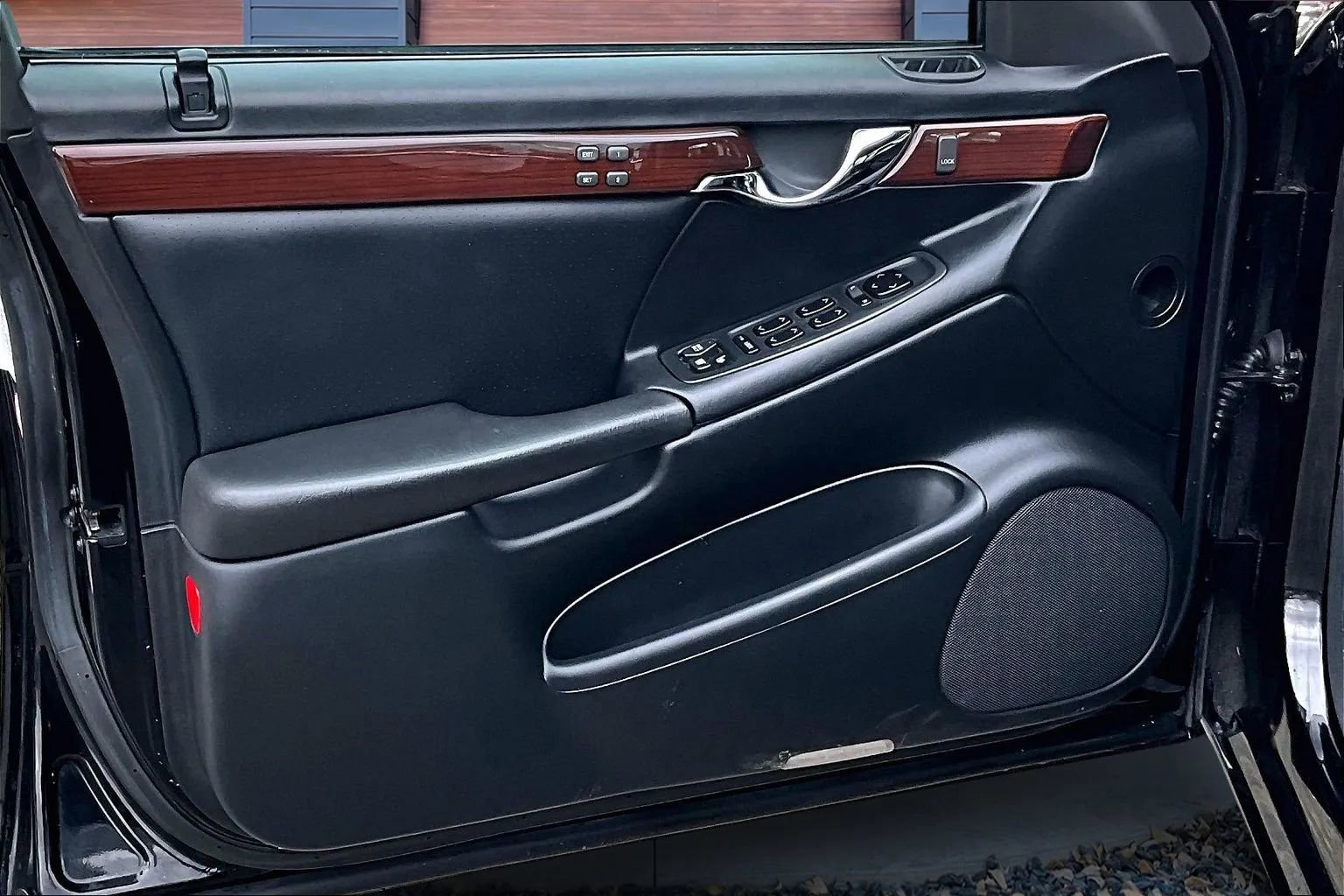 Used 2002 Cadillac De Ville DTS w/ Premium Equipment Pkg image 21