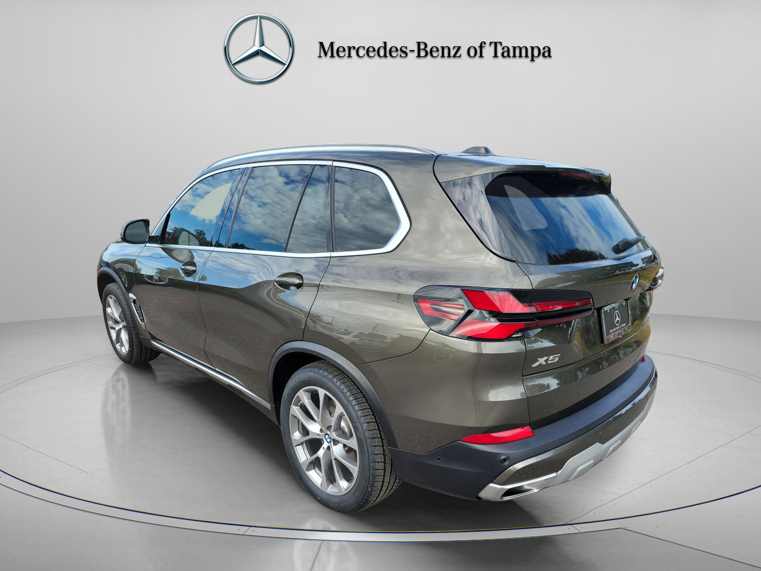 Used 2024 BMW X5 sDrive40i image 2