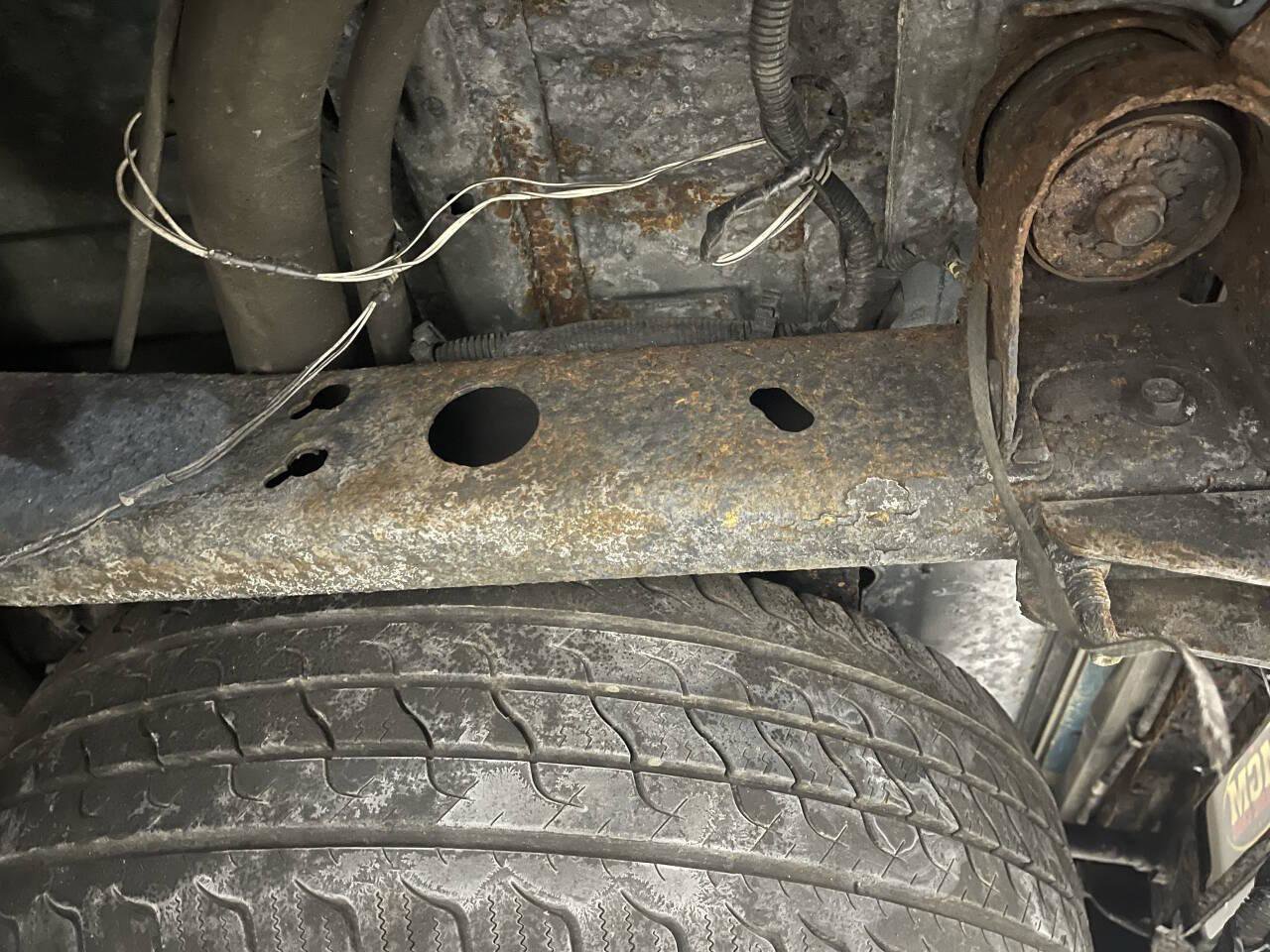 Used 2002 Chevrolet Avalanche 1500 4dr 4WD Crew Cab SB w/ Off-Road Suspension Pkg image 33