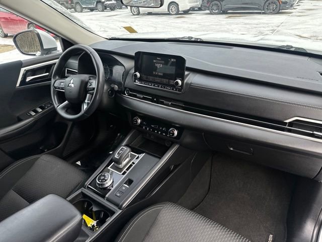 Used 2022 Mitsubishi Outlander ES image 15