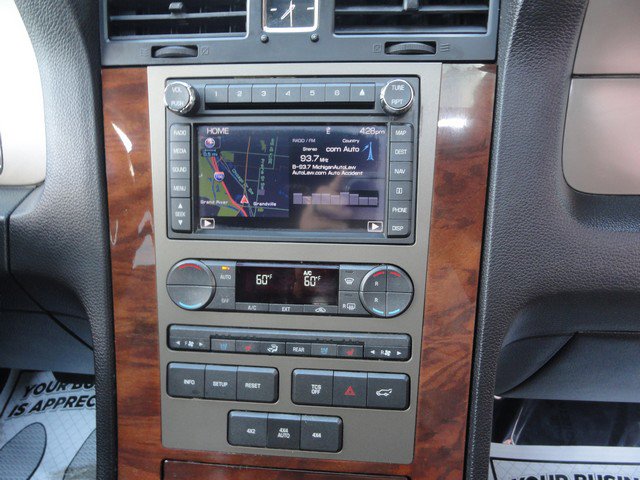 Used 2014 Lincoln Navigator L 4WD w/ Monochrome Appearance Package image 22